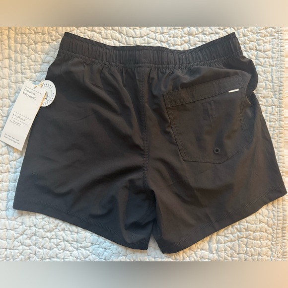 Vuori Kore Black Athletic Shorts 5” - Picture 2 of 3
